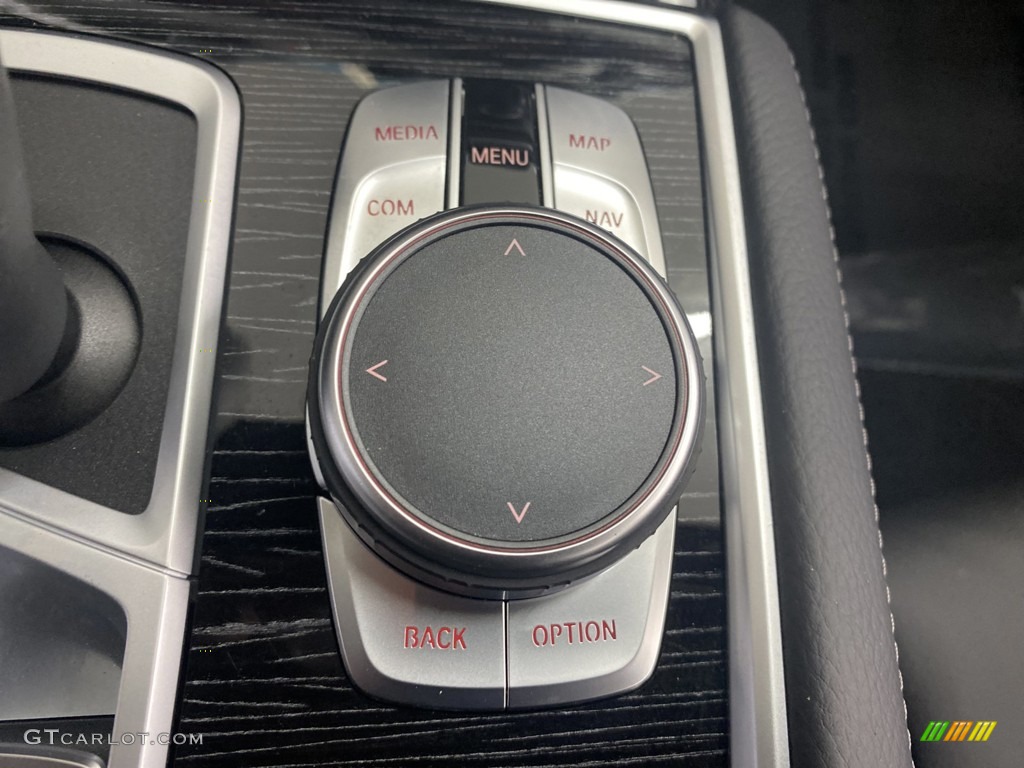 2022 BMW 7 Series 740i Sedan Controls Photos