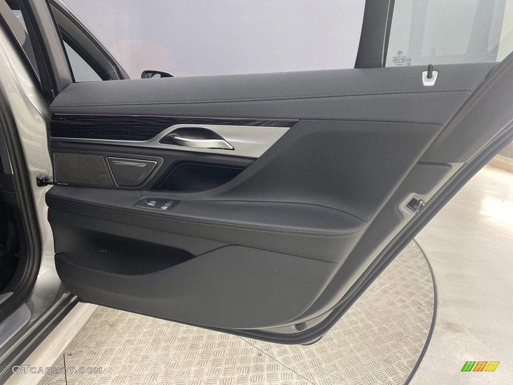 2022 BMW 7 Series 740i Sedan Door Panel Photos