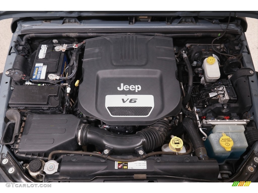 2014 Jeep Wrangler Rubicon X 4x4 Engine Photos