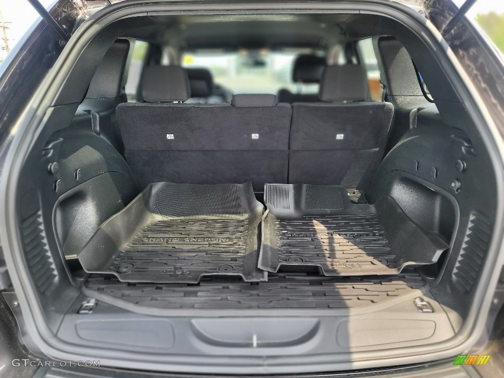 2021 Jeep Grand Cherokee Laredo 4x4 Trunk Photos
