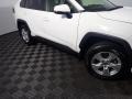 Super White - RAV4 XLE Photo No. 4
