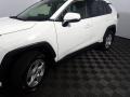 Super White - RAV4 XLE Photo No. 10