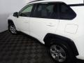 Super White - RAV4 XLE Photo No. 18