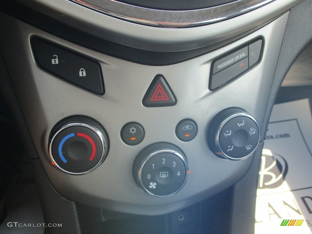 2019 Chevrolet Sonic LT Sedan Controls Photos
