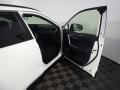 Super White - RAV4 XLE Photo No. 38