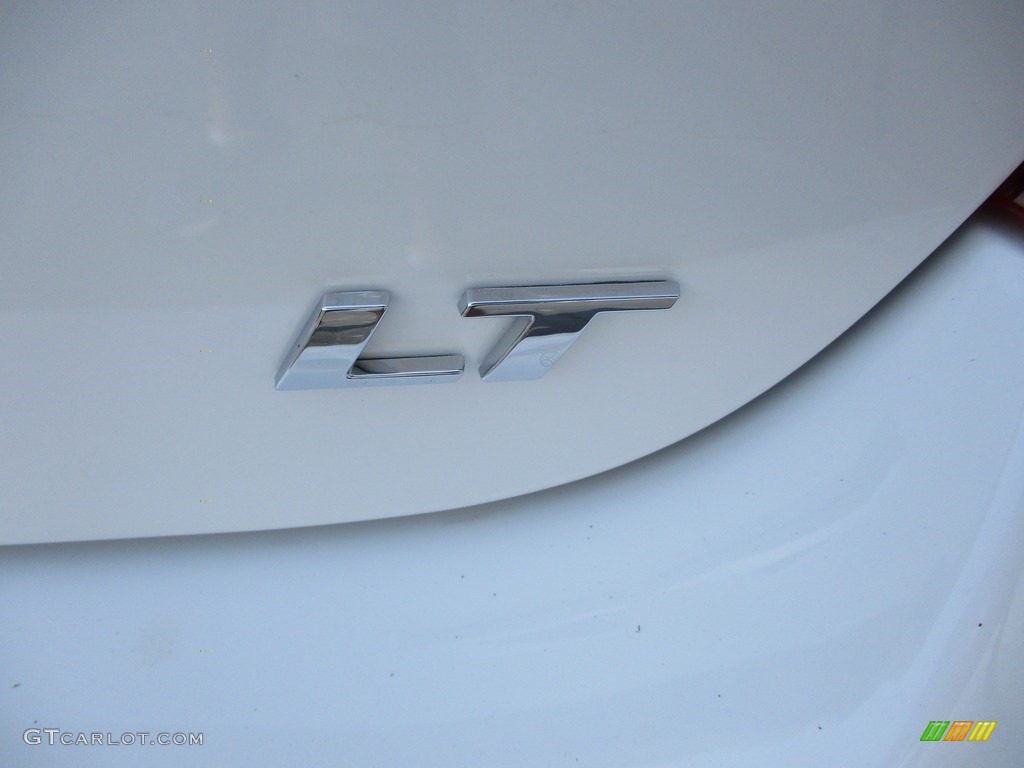 2019 Chevrolet Sonic LT Sedan Marks and Logos Photos
