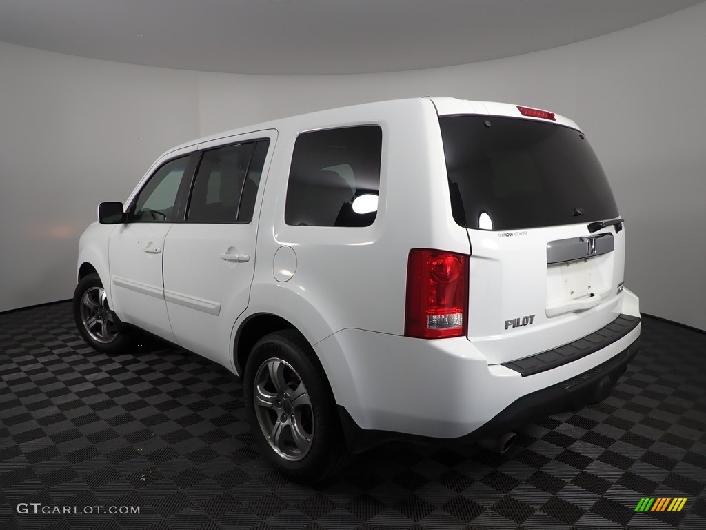 2015 Pilot SE 4WD - Taffeta White / Gray photo #7