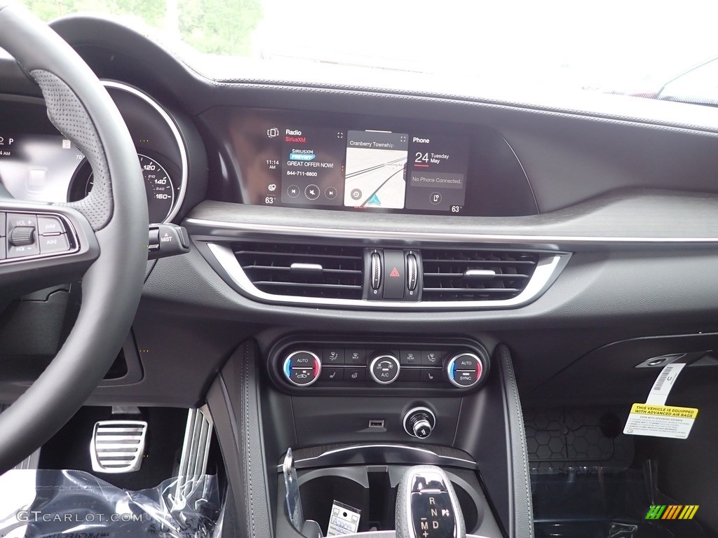 2022 Alfa Romeo Stelvio Ti AWD Controls Photos
