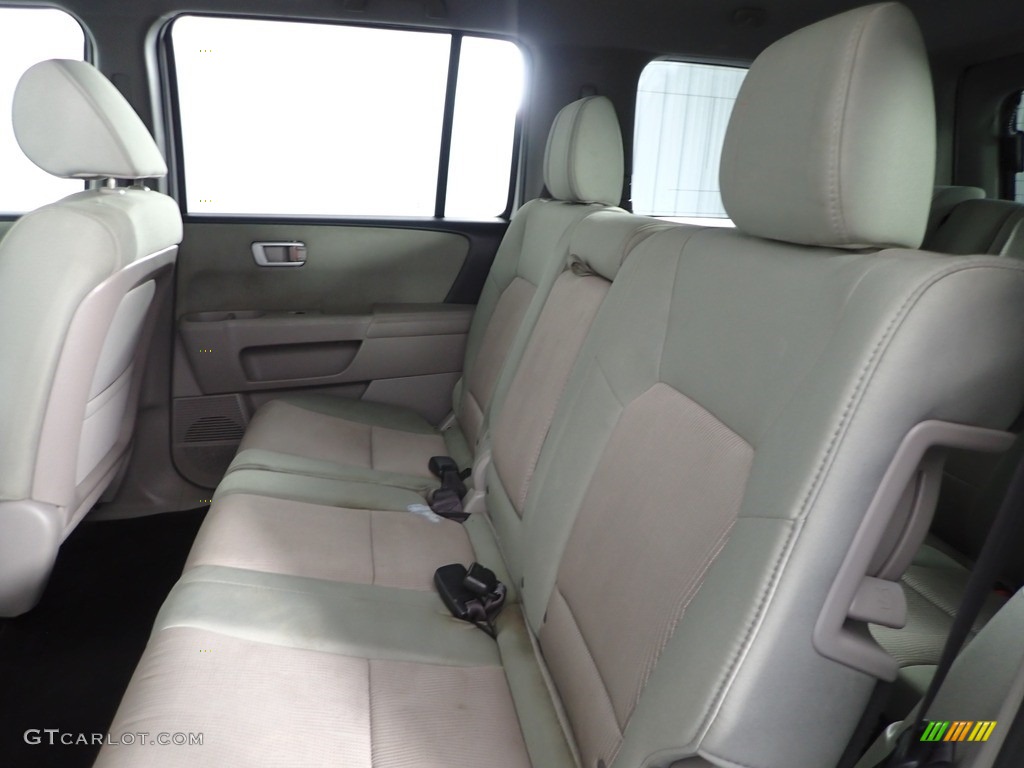 2015 Pilot SE 4WD - Taffeta White / Gray photo #26