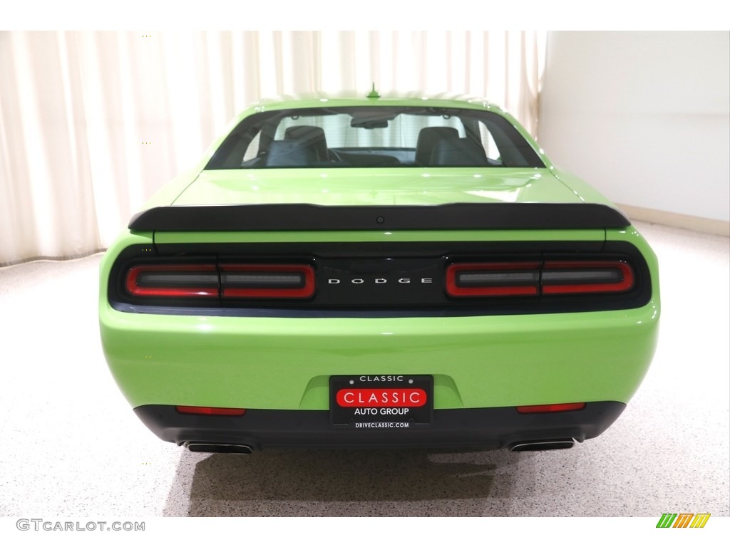 2015 Challenger R/T Scat Pack - Sublime Green Pearl / Black photo #20