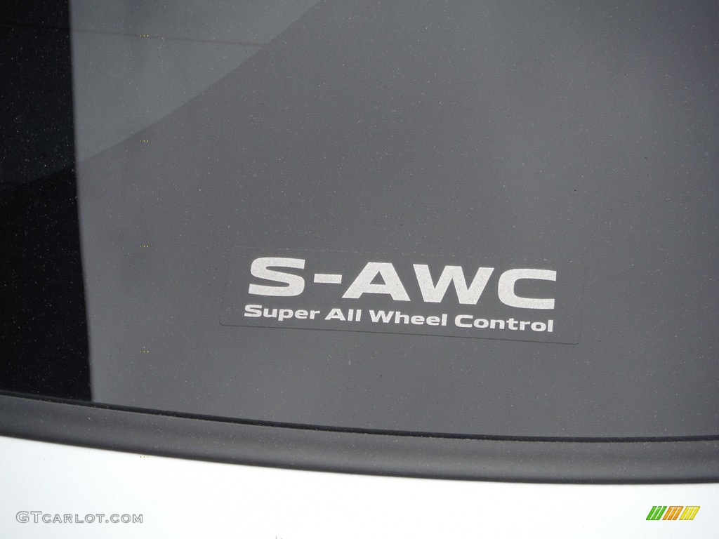 2022 Mitsubishi Outlander SE S-AWC Marks and Logos Photos