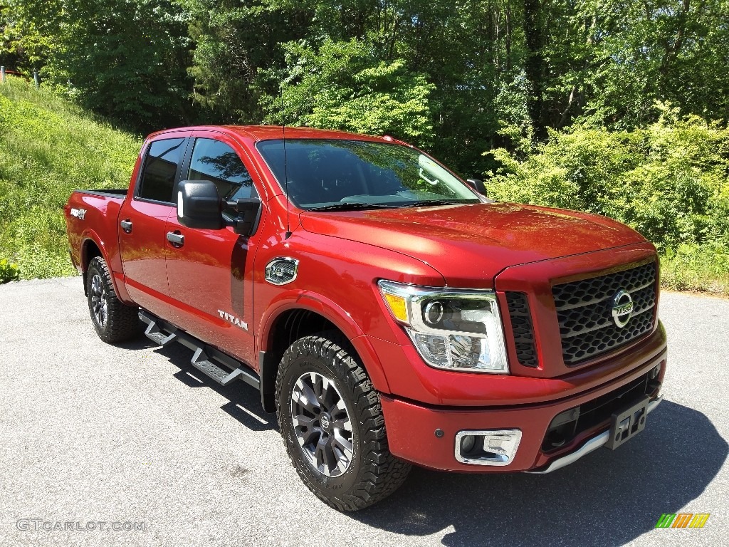 2017 Nissan Titan PRO-4X Crew Cab 4x4 Exterior Photos