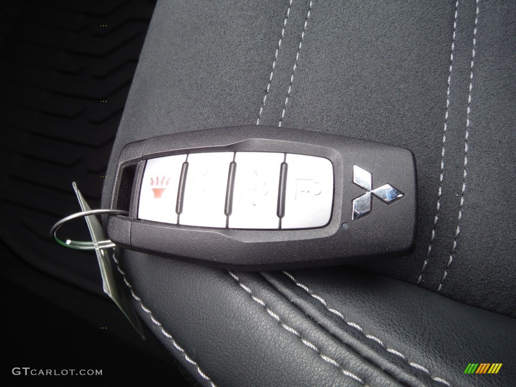 2022 Outlander SE S-AWC - White Diamond / Black photo #35