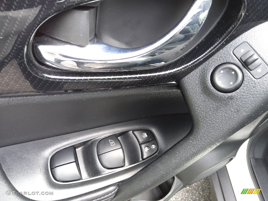 2020 Nissan Rogue SL Controls Photo #144284764