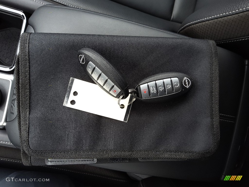2022 Nissan Pathfinder SL 4x4 Keys Photos