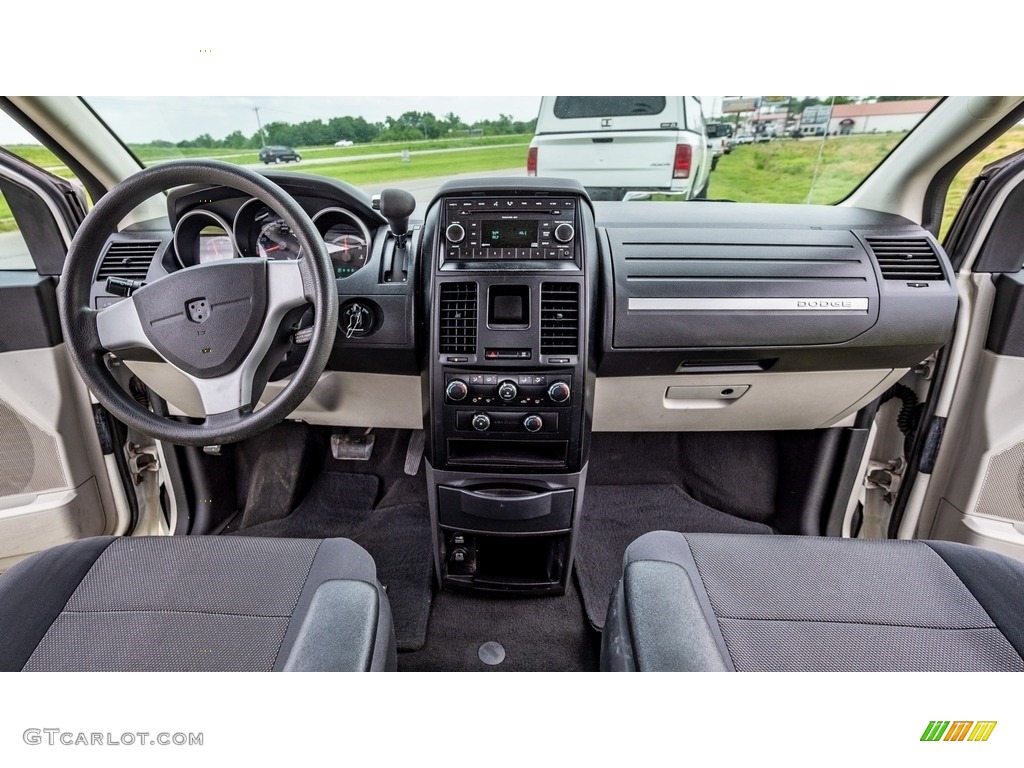 2008 Grand Caravan SE - Stone White / Medium Slate Gray/Light Shale photo #27