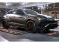 Front 3/4 View of 2022 Urus AWD