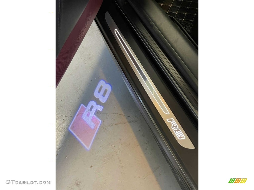 2011 Audi R8 5.2 FSI quattro Marks and Logos Photo #144294676