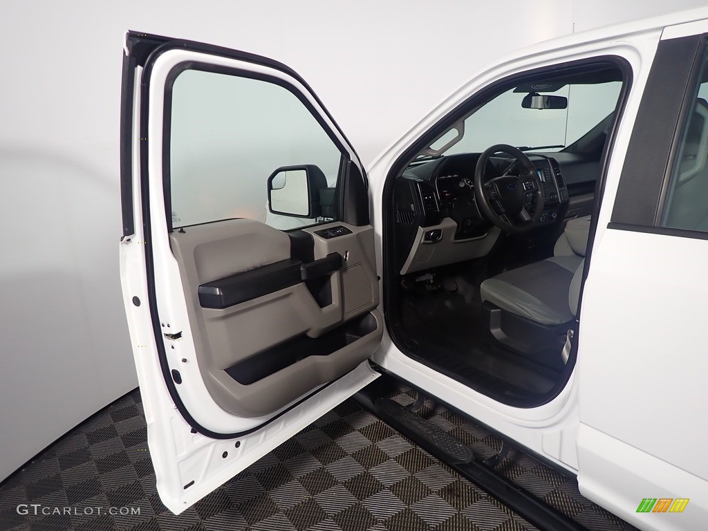 2016 F150 XL SuperCrew 4x4 - Oxford White / Medium Earth Gray photo #18