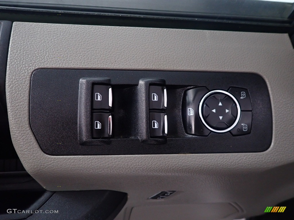 2016 F150 XL SuperCrew 4x4 - Oxford White / Medium Earth Gray photo #19