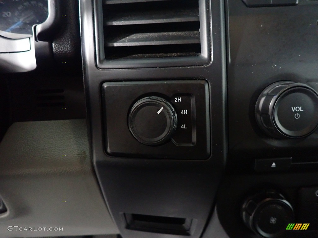 2016 F150 XL SuperCrew 4x4 - Oxford White / Medium Earth Gray photo #30