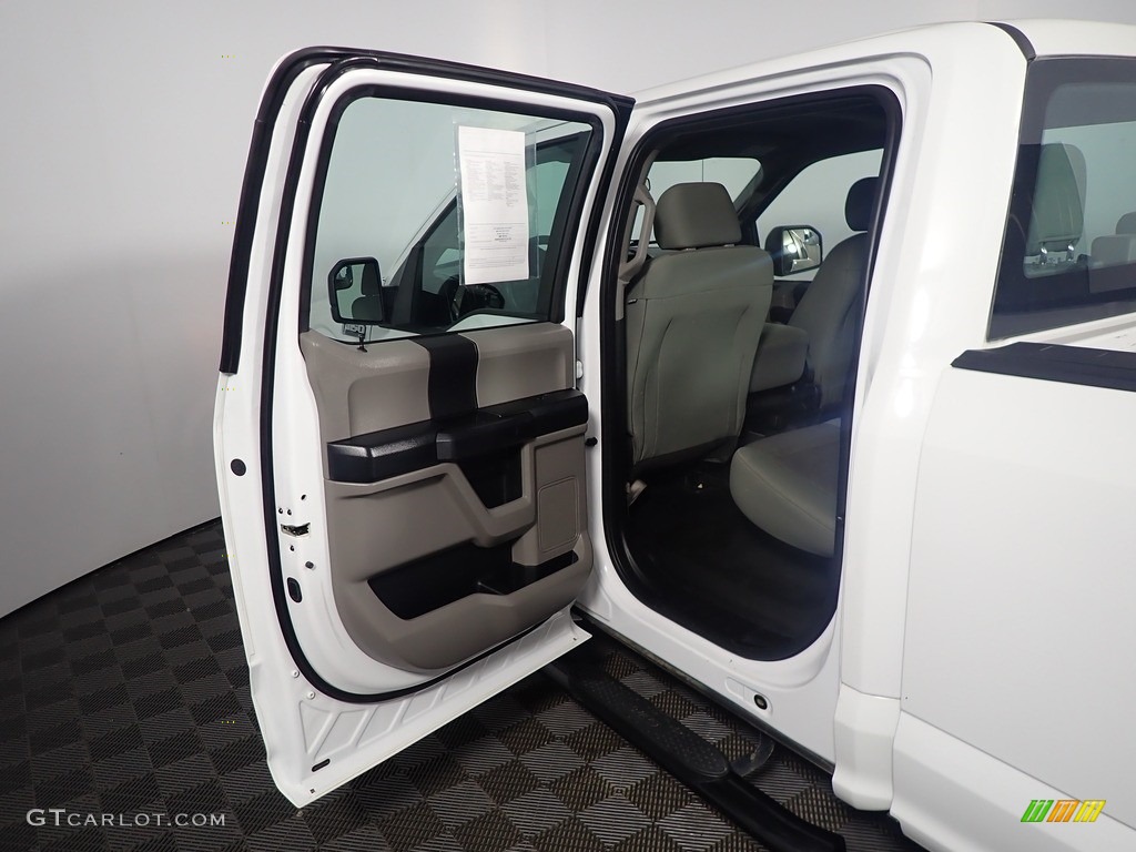 2016 F150 XL SuperCrew 4x4 - Oxford White / Medium Earth Gray photo #32