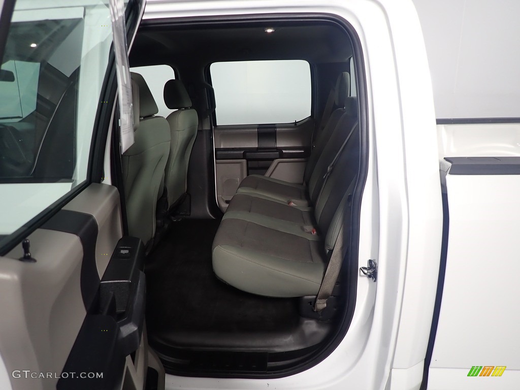 2016 F150 XL SuperCrew 4x4 - Oxford White / Medium Earth Gray photo #33