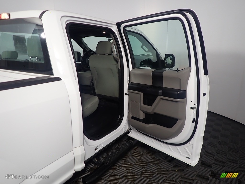 2016 F150 XL SuperCrew 4x4 - Oxford White / Medium Earth Gray photo #34