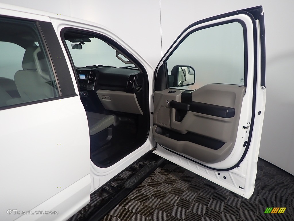 2016 F150 XL SuperCrew 4x4 - Oxford White / Medium Earth Gray photo #36