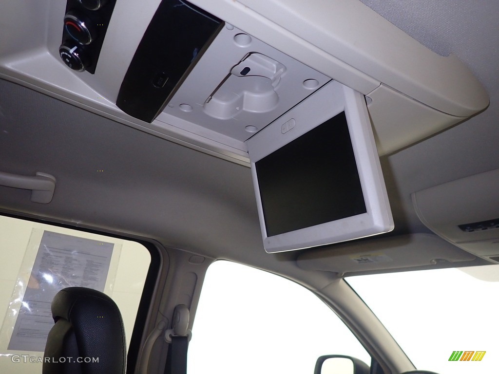 2014 Town & Country Touring - Cashmere Pearl / Black/Light Graystone photo #2