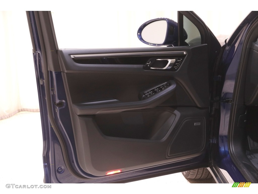 2022 Porsche Macan Standard Macan Model Door Panel Photos