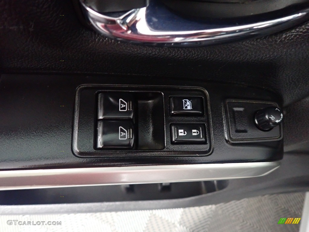 2017 Nissan TITAN XD SV King Cab 4x4 Controls Photo #144303874