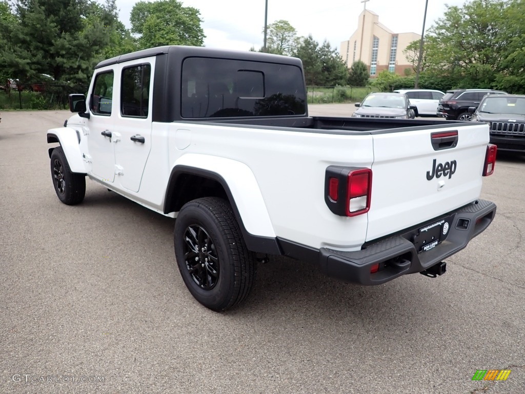 2022 Gladiator Altitude 4x4 - Bright White / Black photo #3