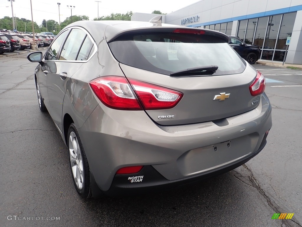 Pepperdust Metallic 2018 Chevrolet Cruze Premier Hatchback Exterior Photo #144307782