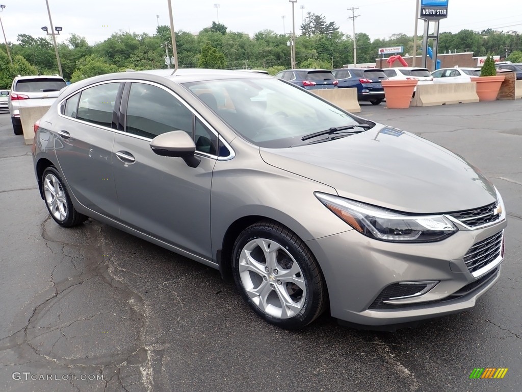 Pepperdust Metallic 2018 Chevrolet Cruze Premier Hatchback Exterior Photo #144307935