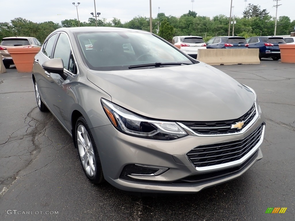 Pepperdust Metallic 2018 Chevrolet Cruze Premier Hatchback Exterior Photo #144307965