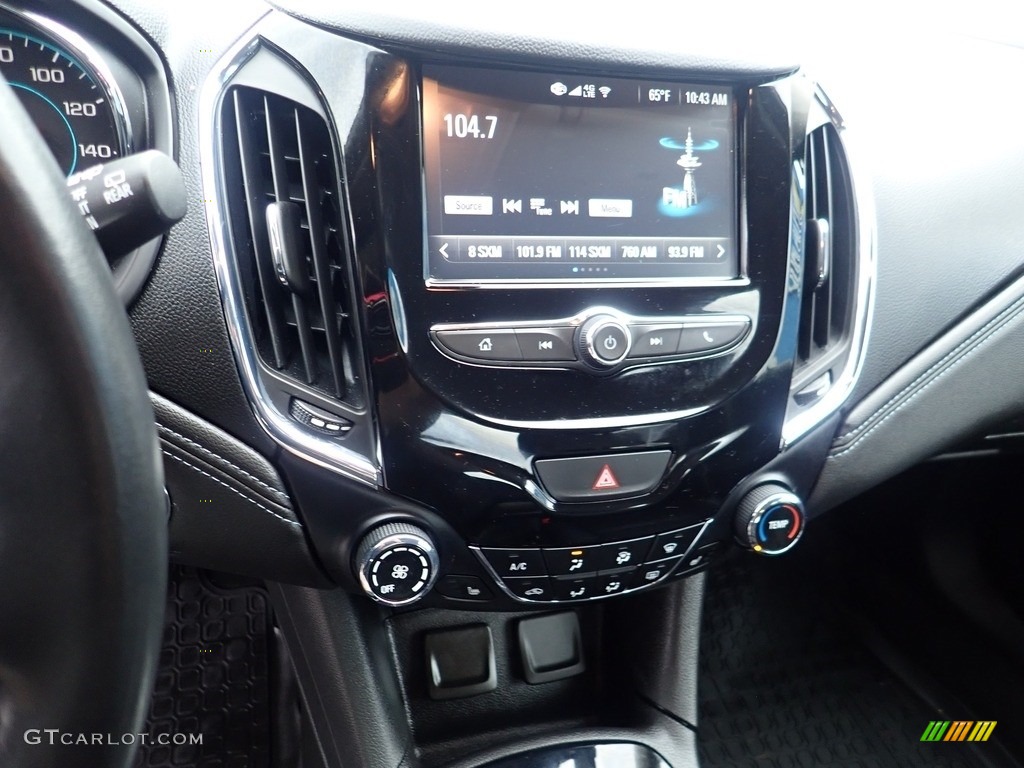 2018 Chevrolet Cruze Premier Hatchback Controls Photo #144308298