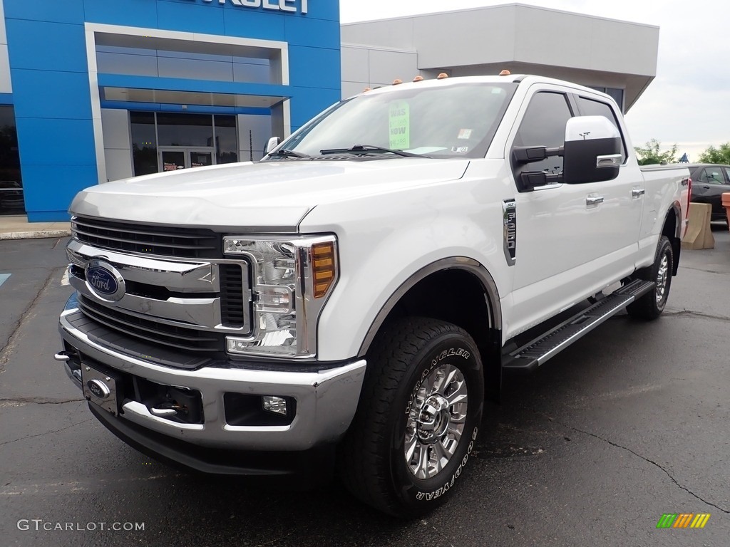 2018 F250 Super Duty XLT Crew Cab 4x4 - Oxford White / Earth Gray photo #2