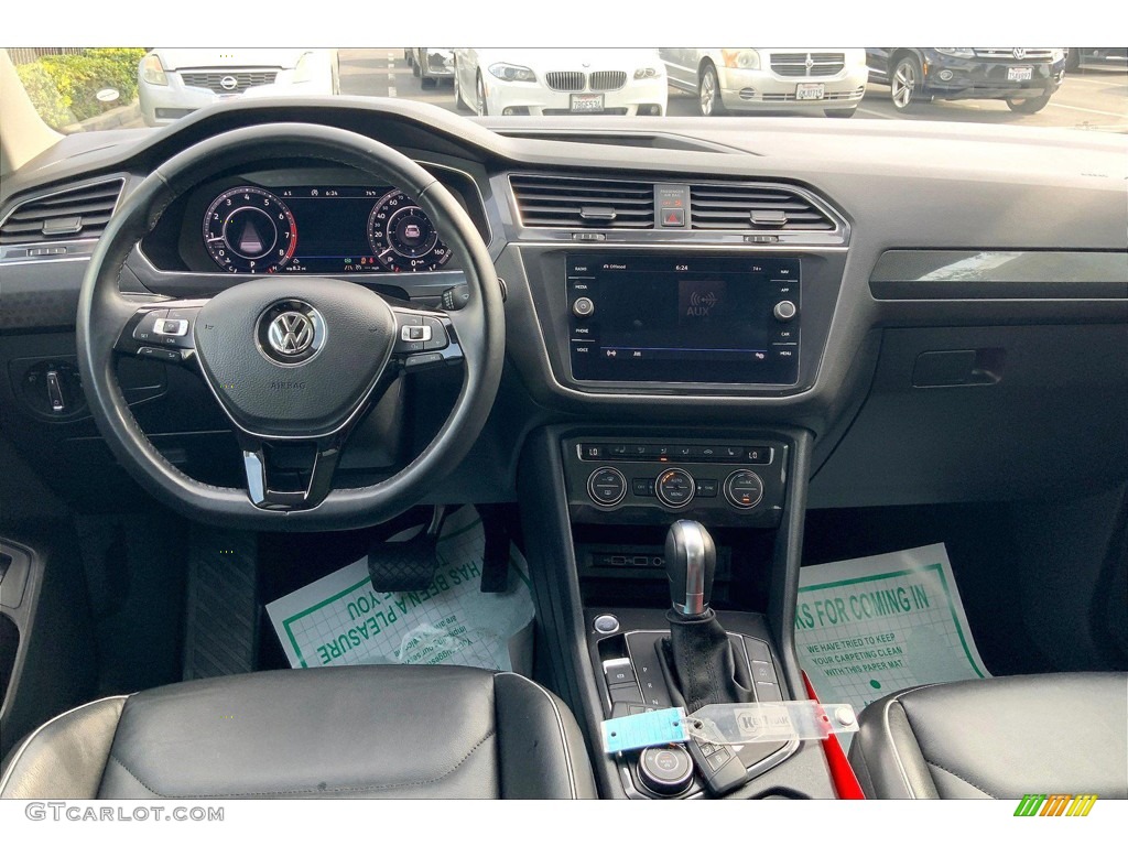 Titan Black Interior 2018 Volkswagen Tiguan SEL Premium 4MOTION Photo #144316656