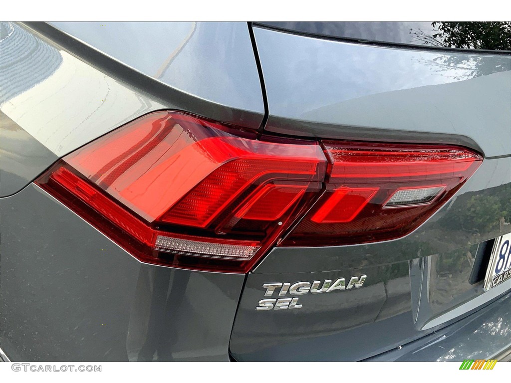 2018 Volkswagen Tiguan SEL Premium 4MOTION Marks and Logos Photo #144316896