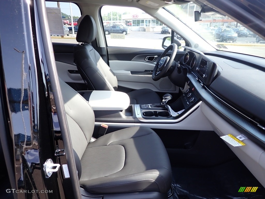 2023 Kia Carnival LX Front Seat Photo #144320992