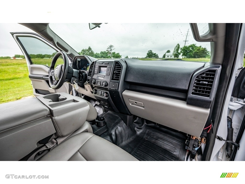 2017 F150 XL SuperCrew - Oxford White / Earth Gray photo #23