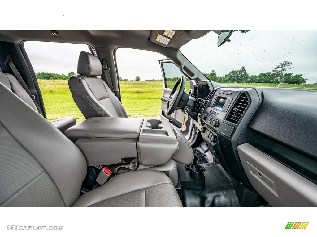 2017 F150 XL SuperCrew - Oxford White / Earth Gray photo #24