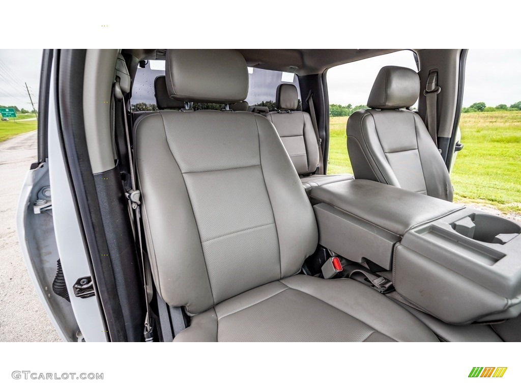 2017 F150 XL SuperCrew - Oxford White / Earth Gray photo #25