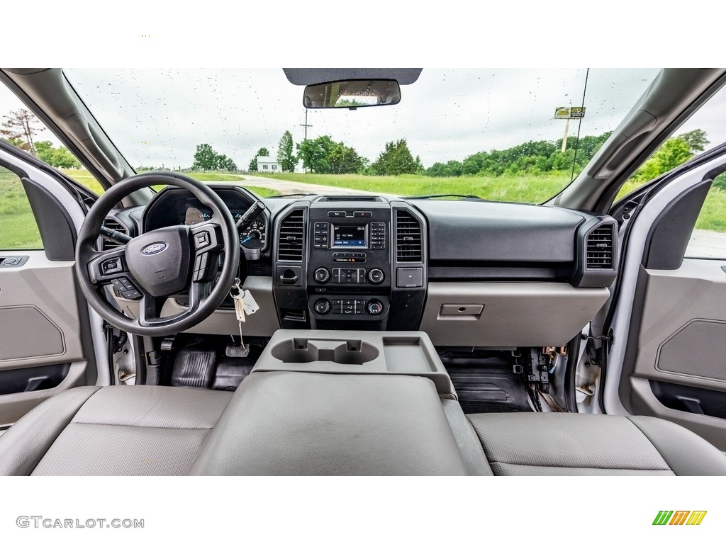 2017 F150 XL SuperCrew - Oxford White / Earth Gray photo #26