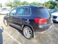 Deep Black Pearl - Tiguan SE 4MOTION Photo No. 2