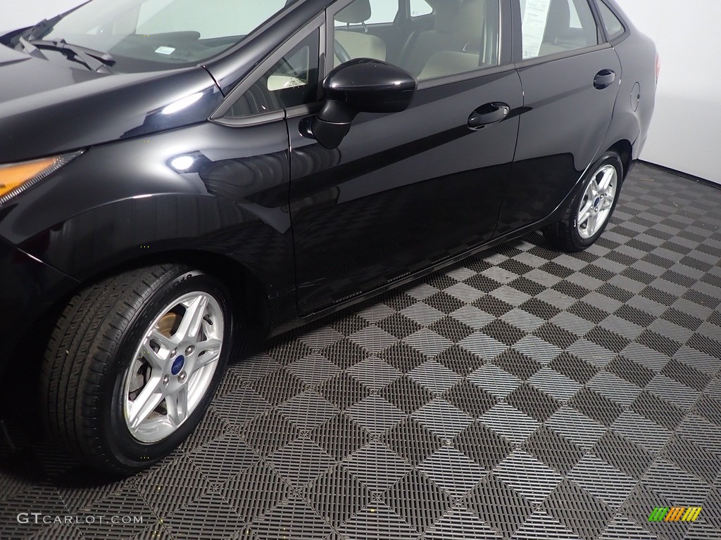 2019 Fiesta SE Sedan - Shadow Black / Medium Light Stone photo #10