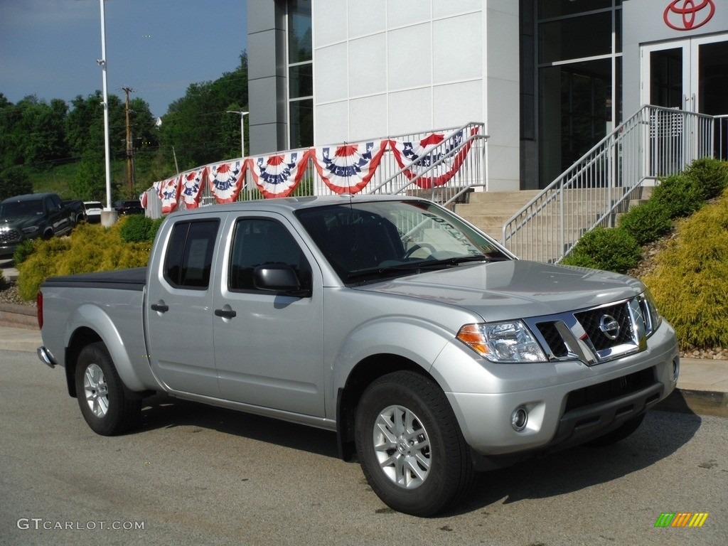 Brilliant Silver 2017 Nissan Frontier SV Crew Cab 4x4 Exterior Photo #144323548