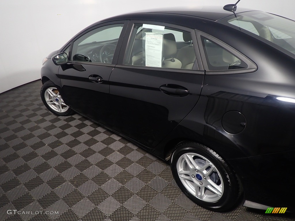2019 Fiesta SE Sedan - Shadow Black / Medium Light Stone photo #18