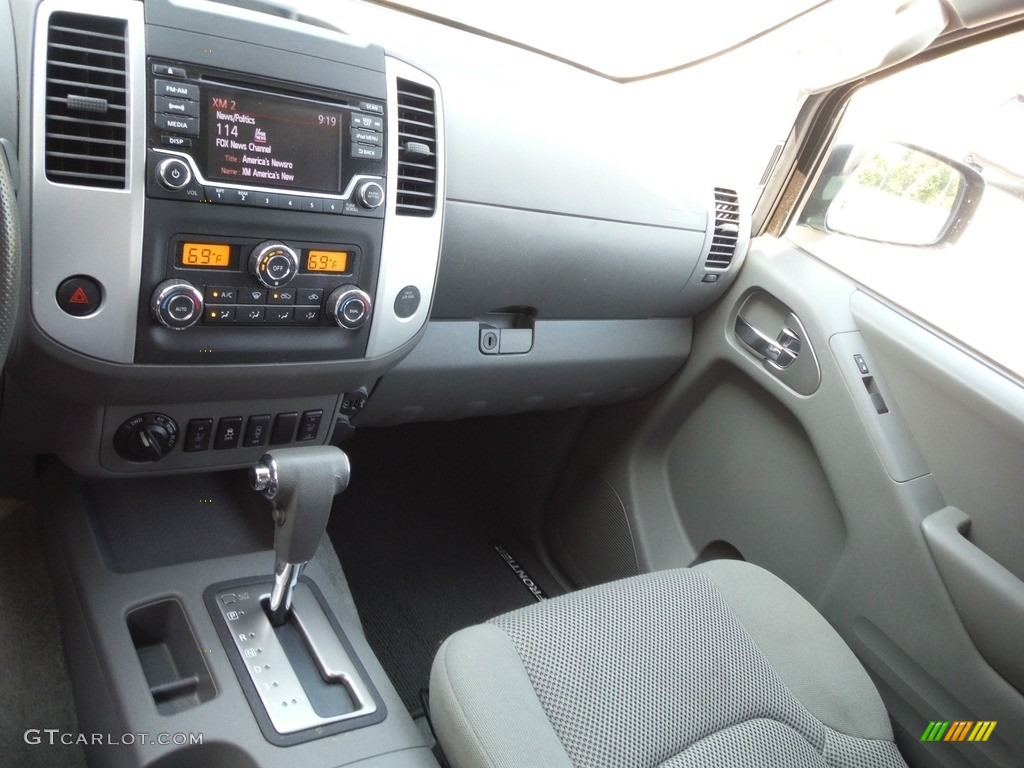 Graphite Interior 2017 Nissan Frontier SV Crew Cab 4x4 Photo #144323599